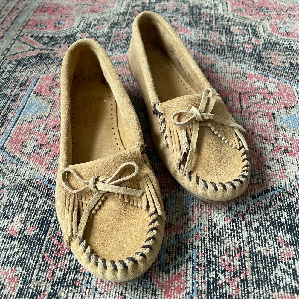 Minnetonka Women’s Class Leather Moccasins Size 7